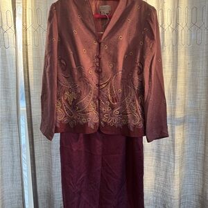 Adrianna Papell Maroon/Mauve Embroidered Skirt Set 100% Silk Lining